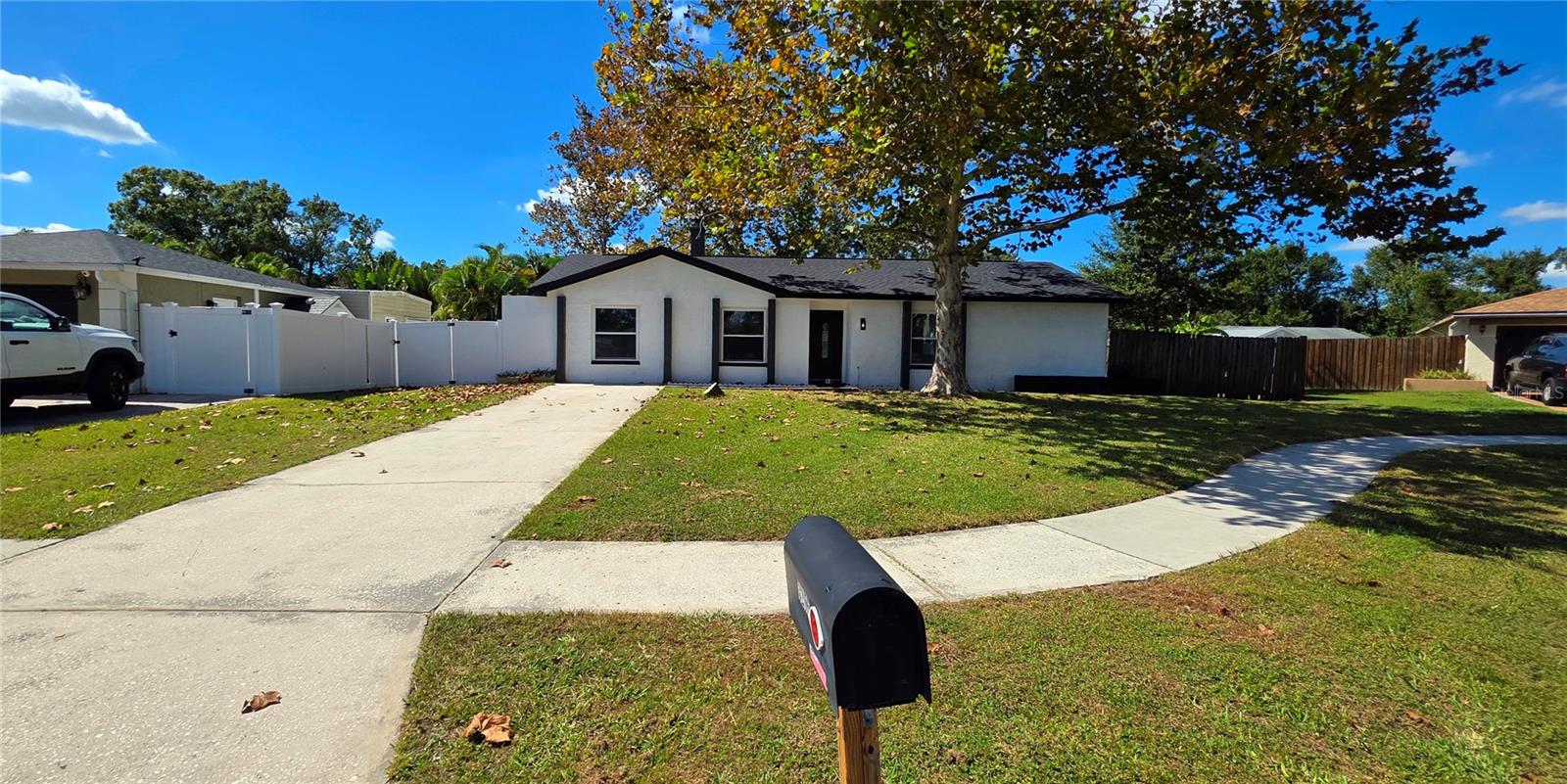 Listing photo id 11 for 3206 Las Brisas Drive