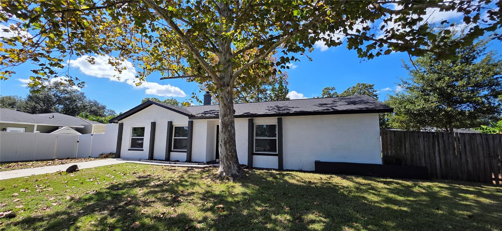 Listing photo id 12 for 3206 Las Brisas Drive