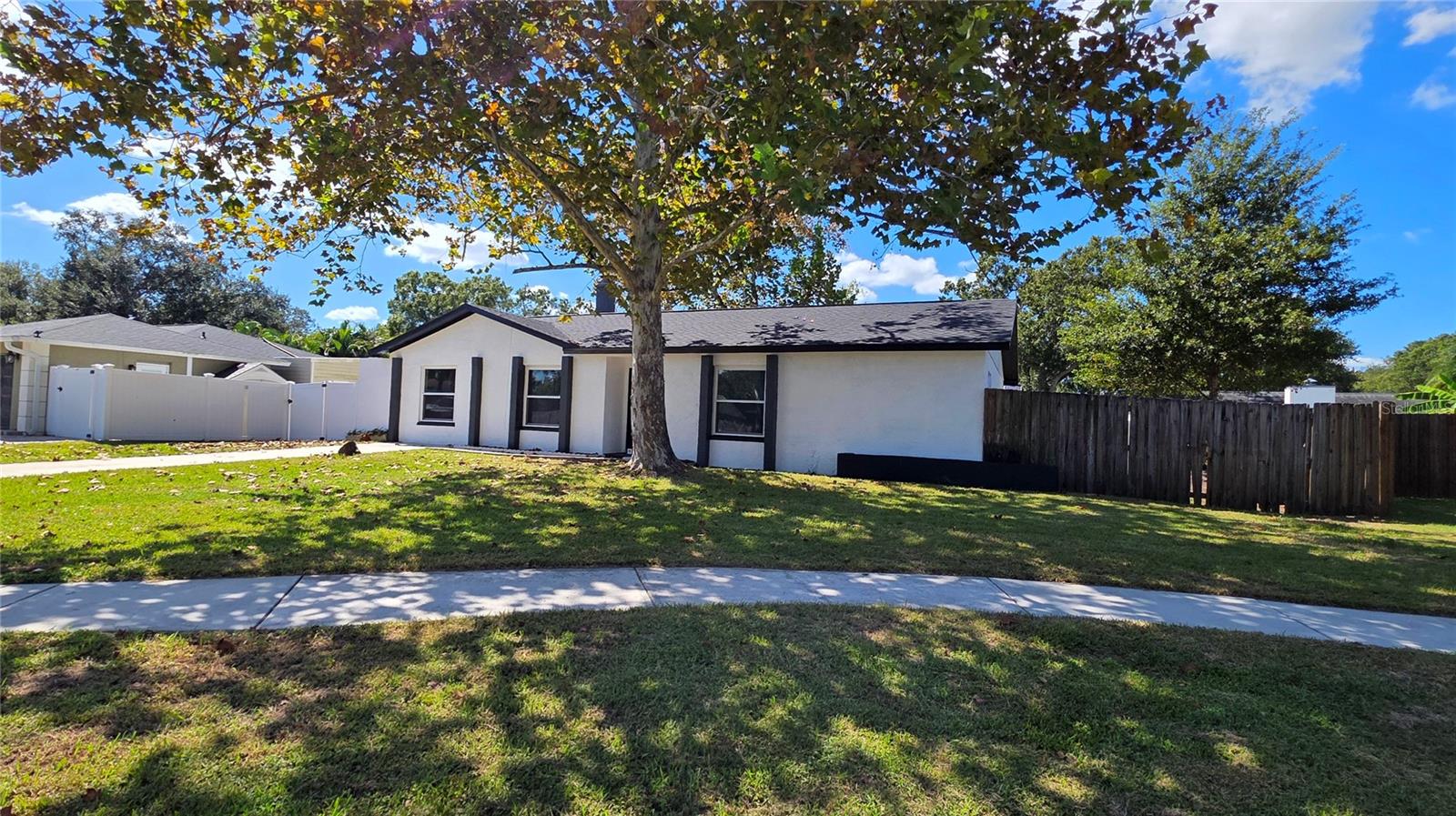 Listing photo id 13 for 3206 Las Brisas Drive