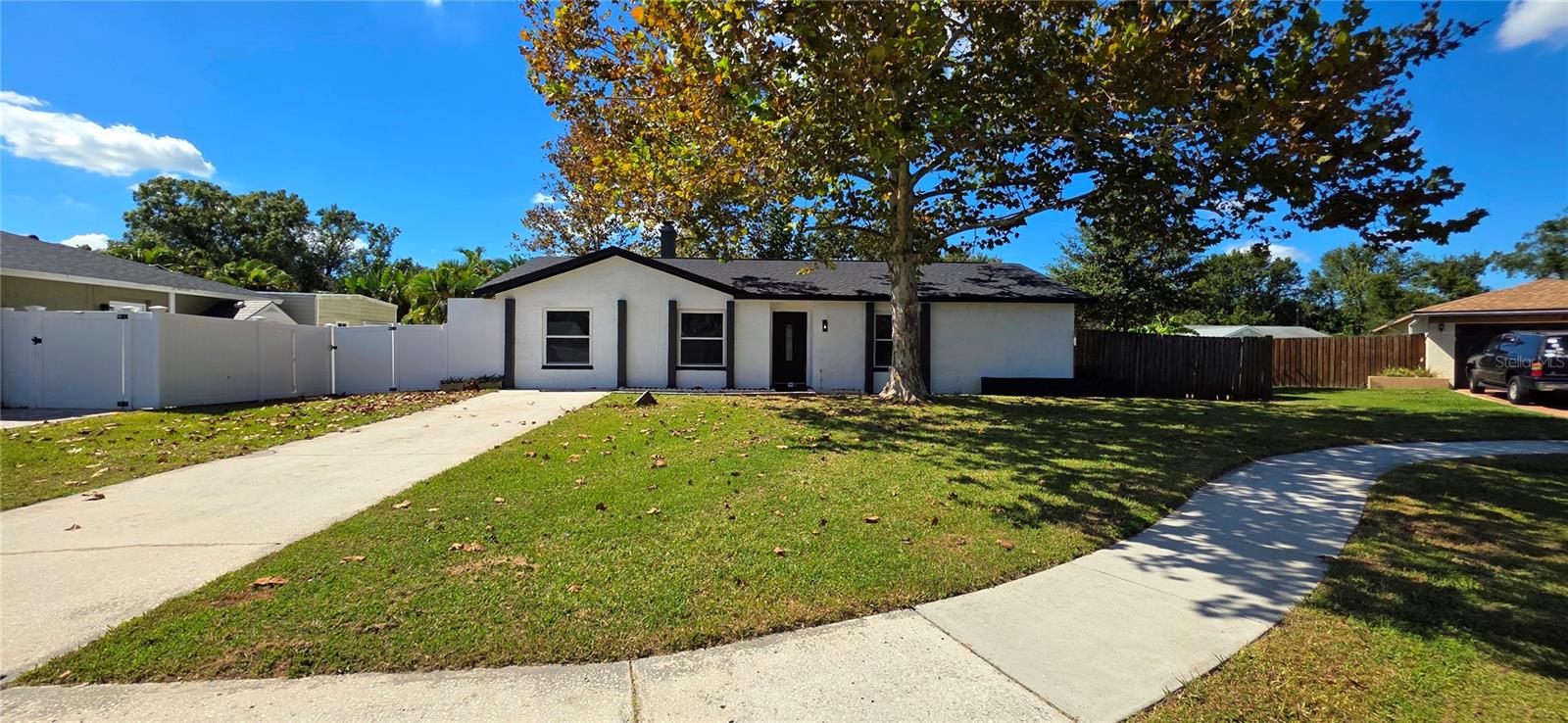 Listing photo id 15 for 3206 Las Brisas Drive