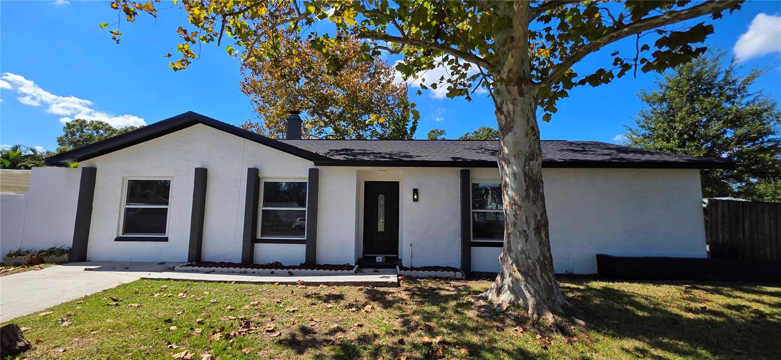 Listing photo id 0 for 3206 Las Brisas Drive