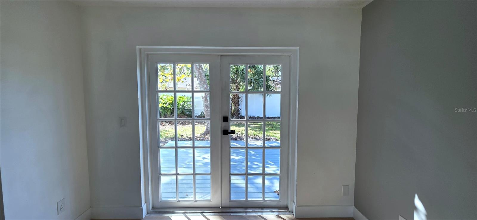 Listing photo id 30 for 3206 Las Brisas Drive