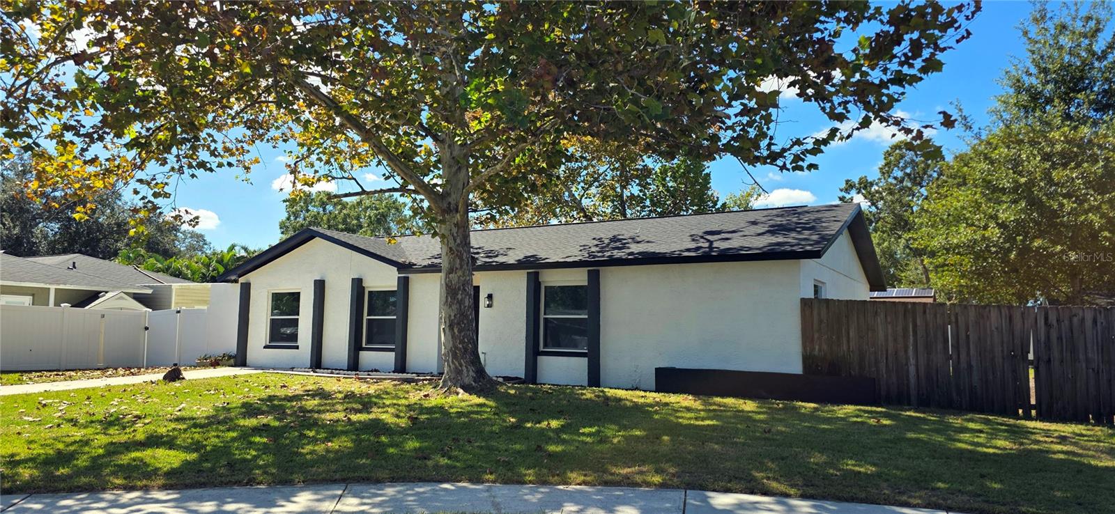 Listing photo id 5 for 3206 Las Brisas Drive