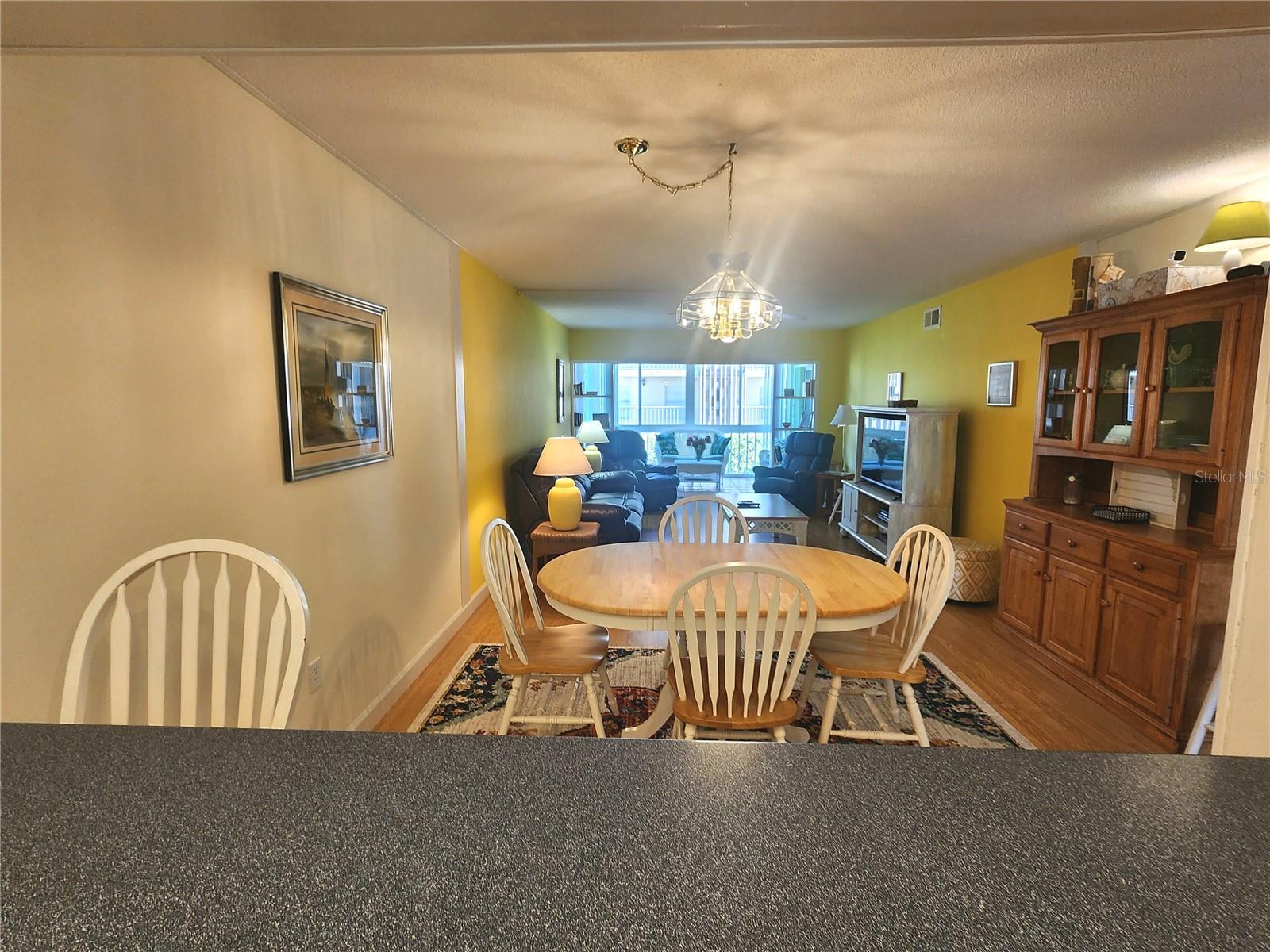 Image 11 of 48 For 105 Island Way 121