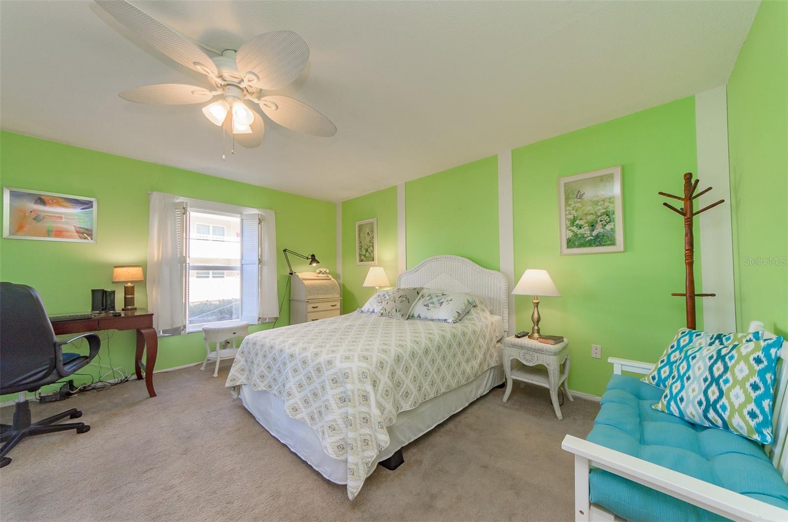 Image 17 of 48 For 105 Island Way 121