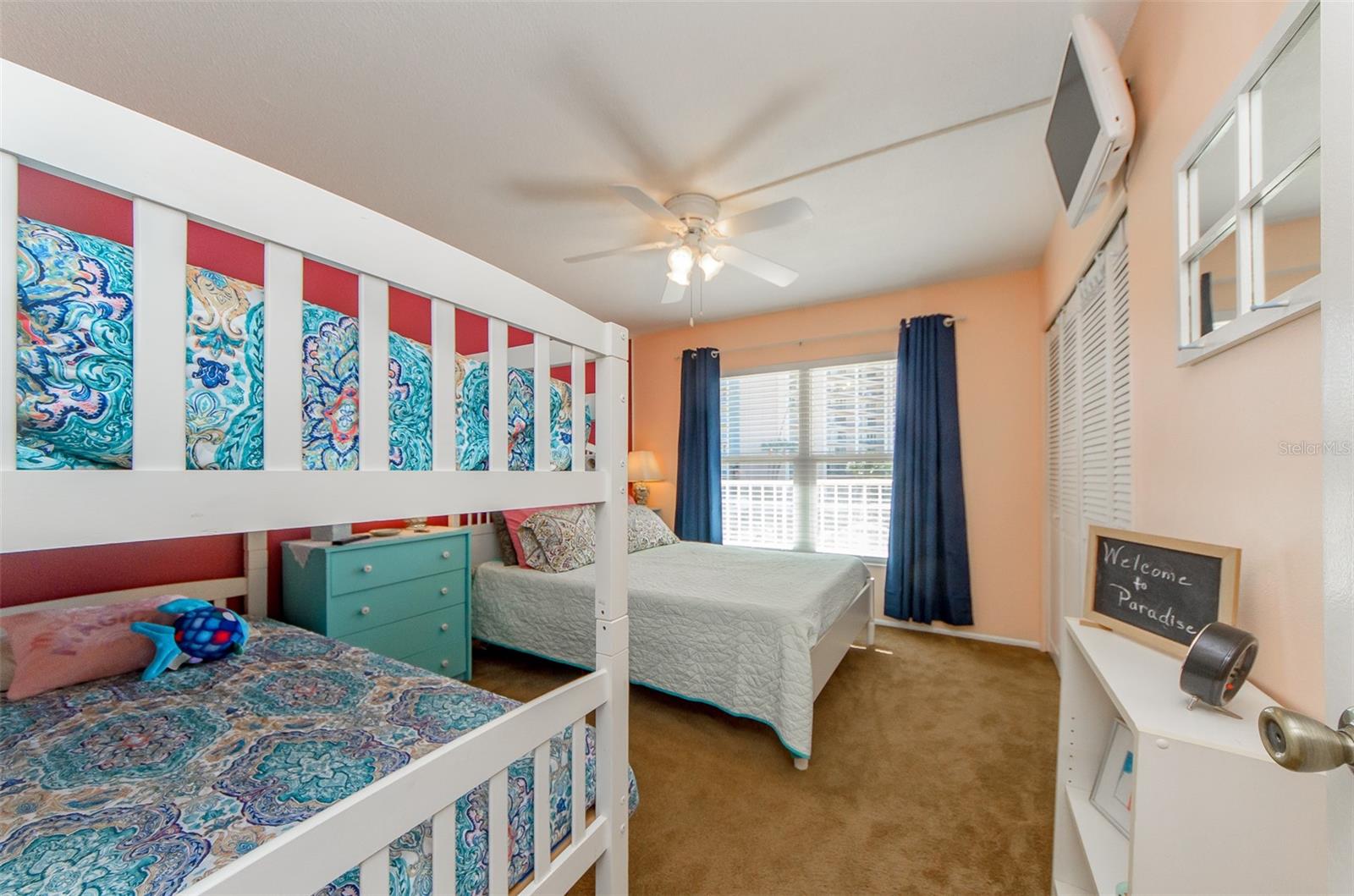 Image 20 of 48 For 105 Island Way 121