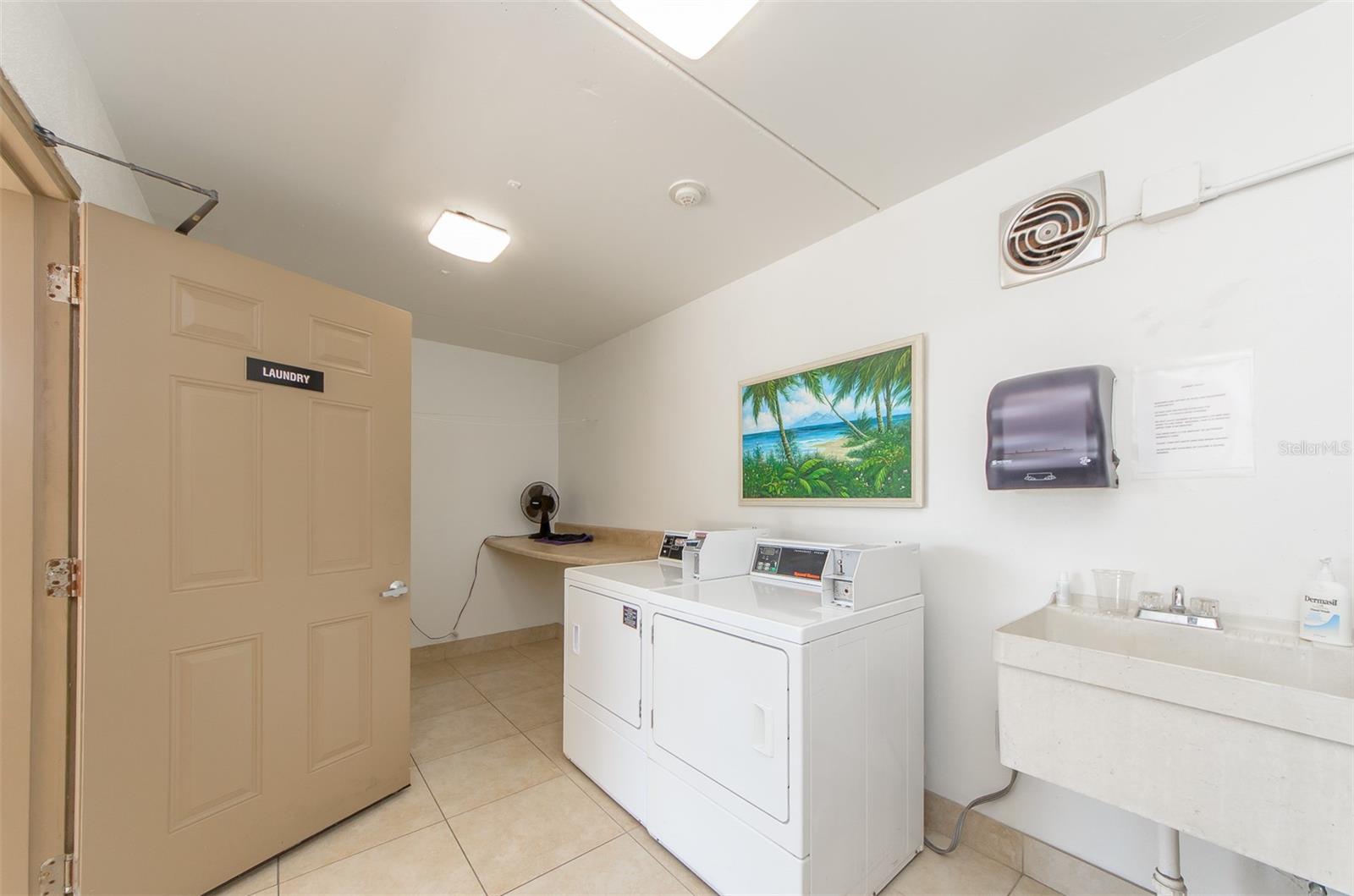 Image 22 of 48 For 105 Island Way 121