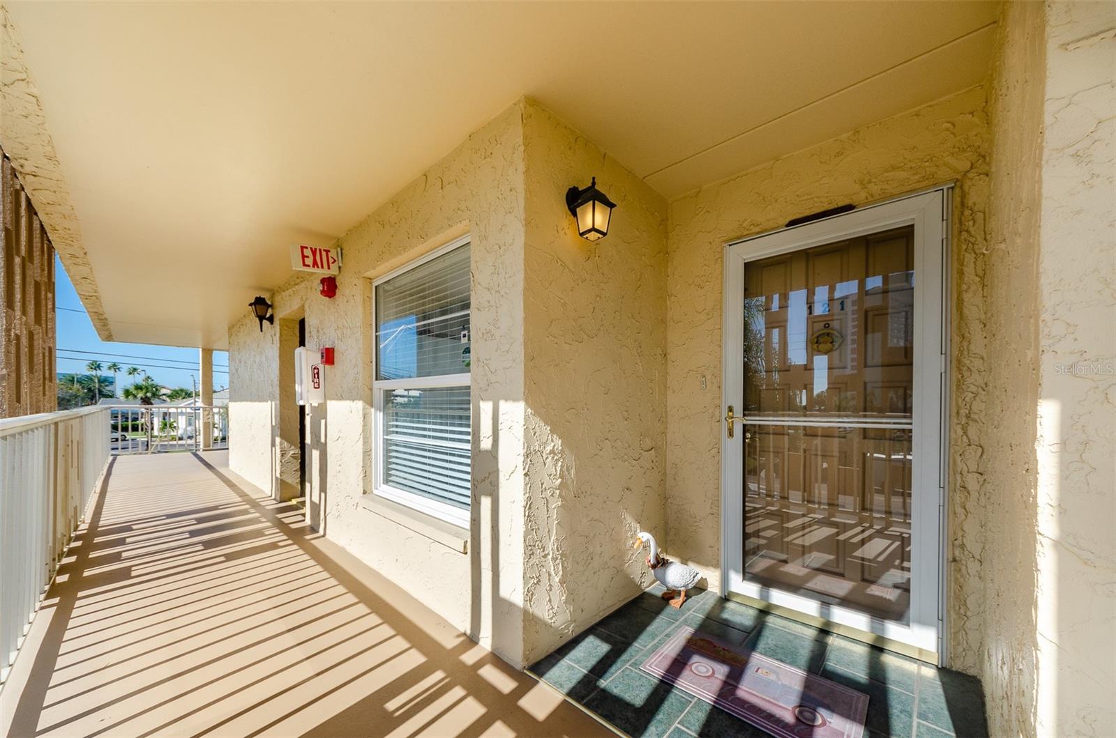 Image 6 of 48 For 105 Island Way 121