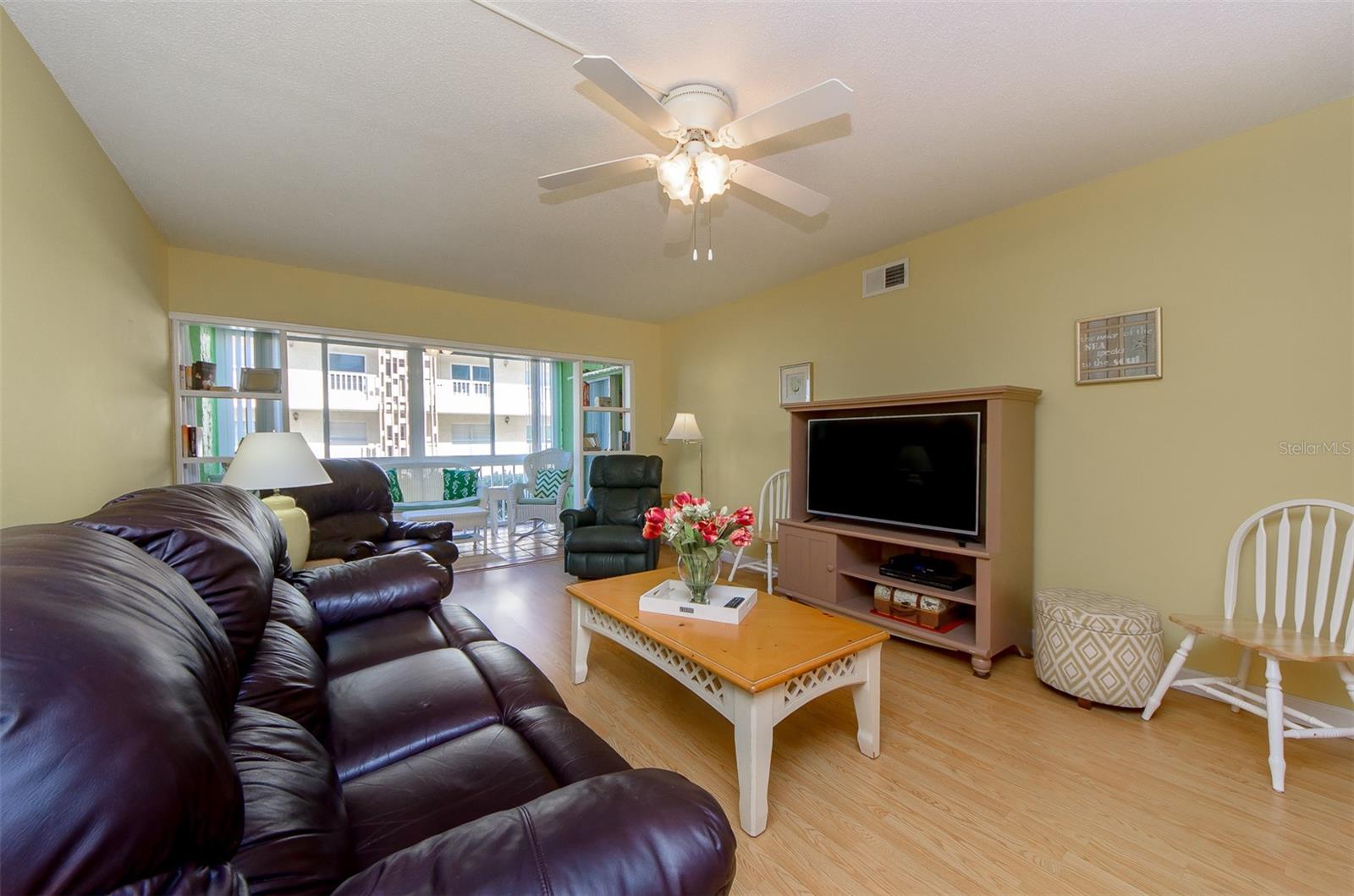 Image 8 of 48 For 105 Island Way 121