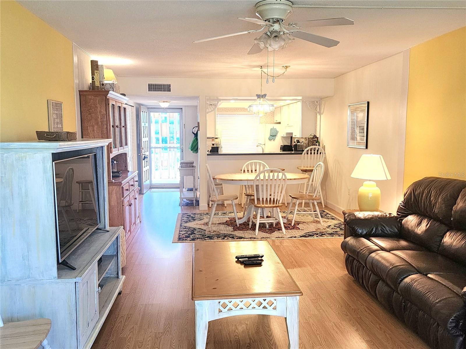 Image 9 of 48 For 105 Island Way 121