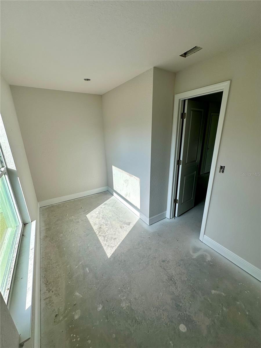 Image 12 of 12 For 7013 Remington Oaks Loop