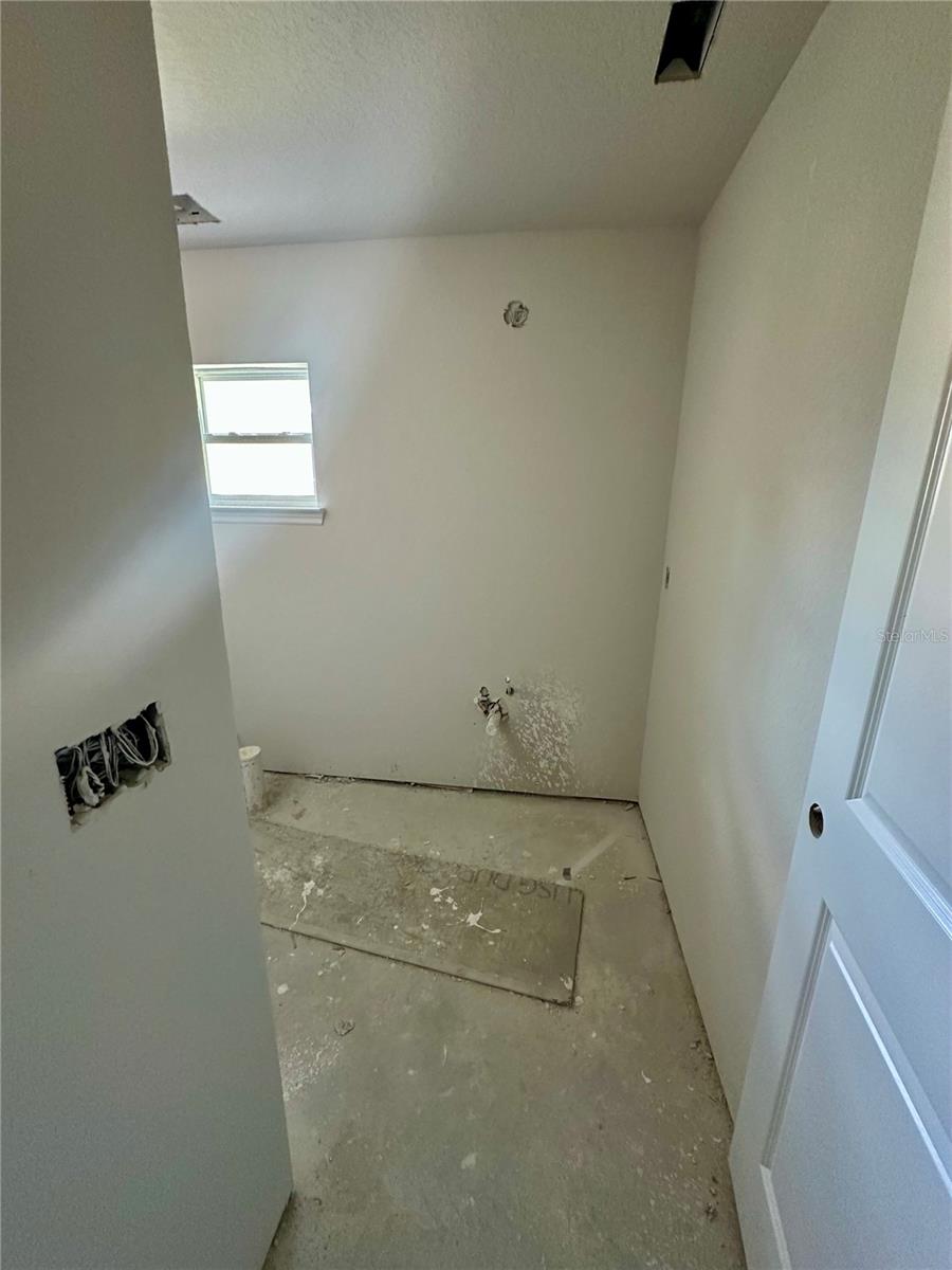Image 8 of 12 For 7013 Remington Oaks Loop