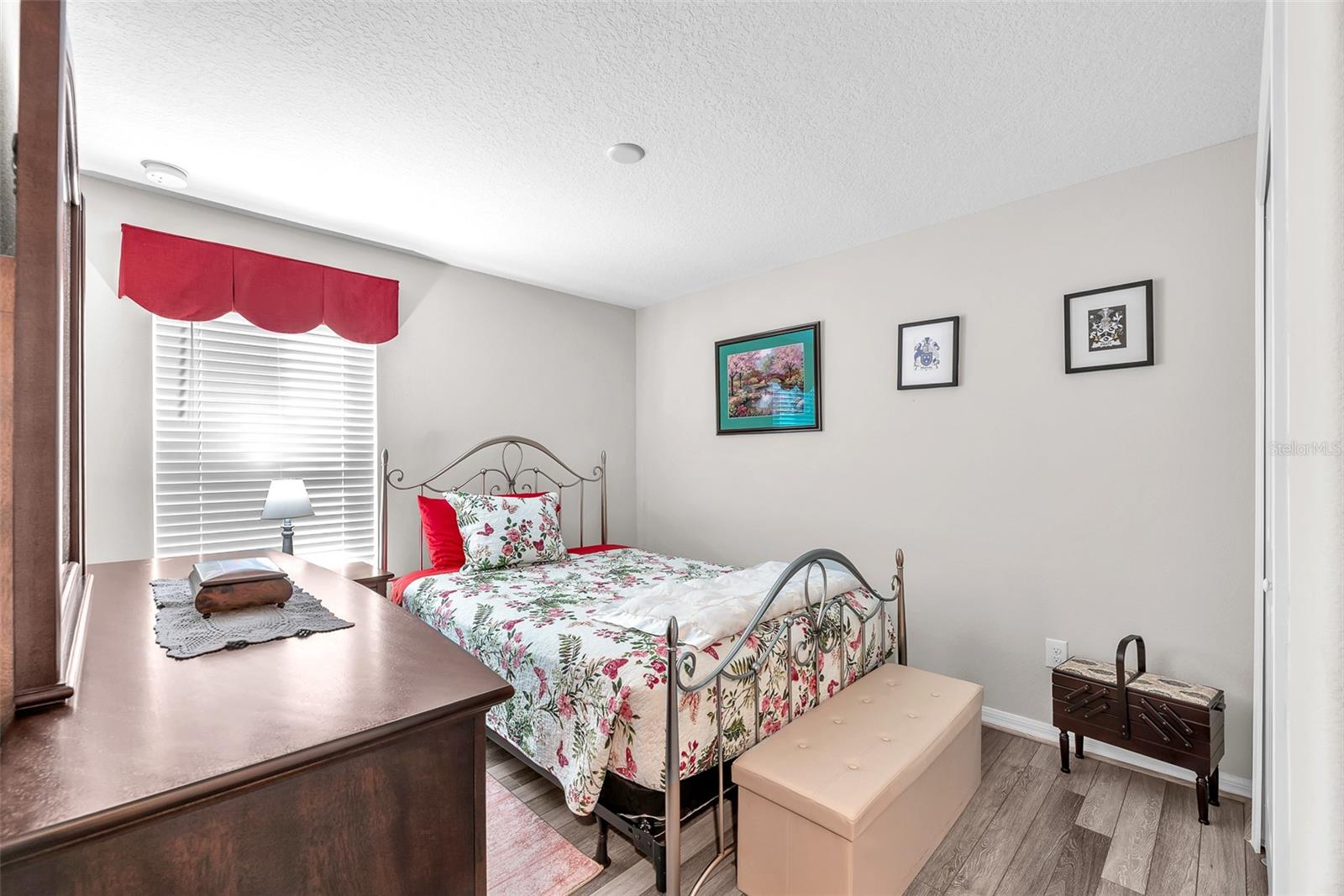 Listing photo id 12 for 10262 Carloway Hills Drive