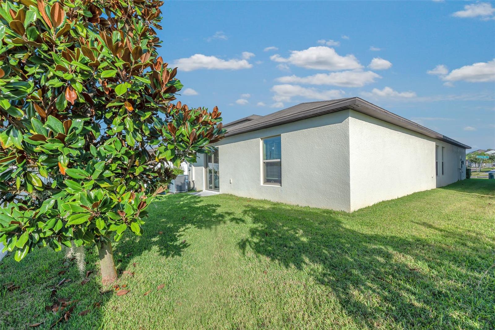 Listing photo id 15 for 10262 Carloway Hills Drive