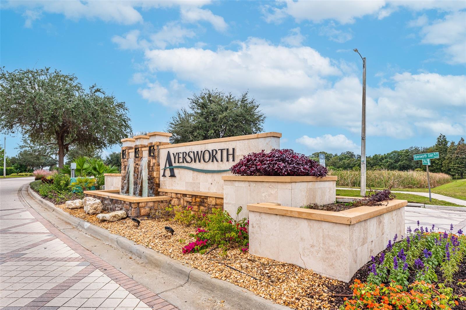 Listing photo id 24 for 10262 Carloway Hills Drive