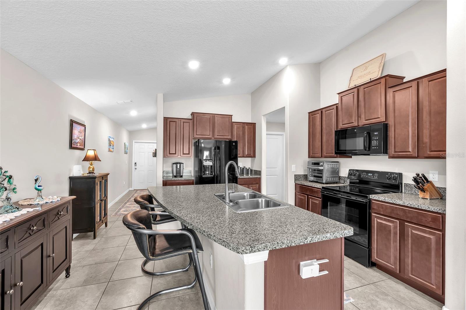 Listing photo id 3 for 10262 Carloway Hills Drive