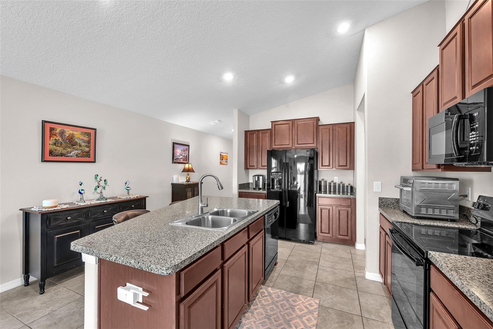 Listing photo id 4 for 10262 Carloway Hills Drive