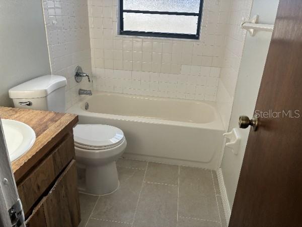 Image 9 of 13 For 2118 Comanche Avenue A
