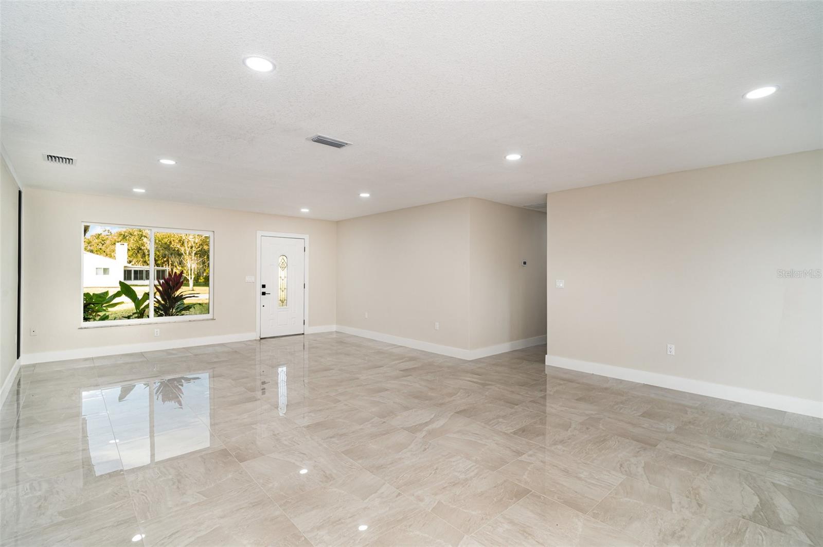 Image 11 of 33 For 4616 34th Avenue E