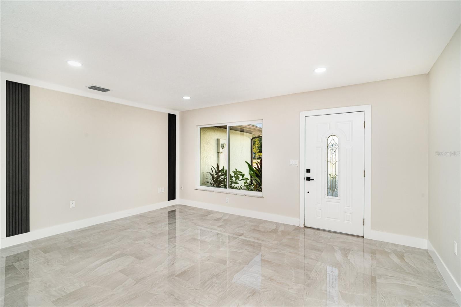Image 13 of 33 For 4616 34th Avenue E