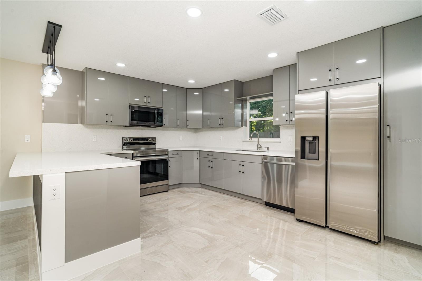 Image 14 of 33 For 4616 34th Avenue E