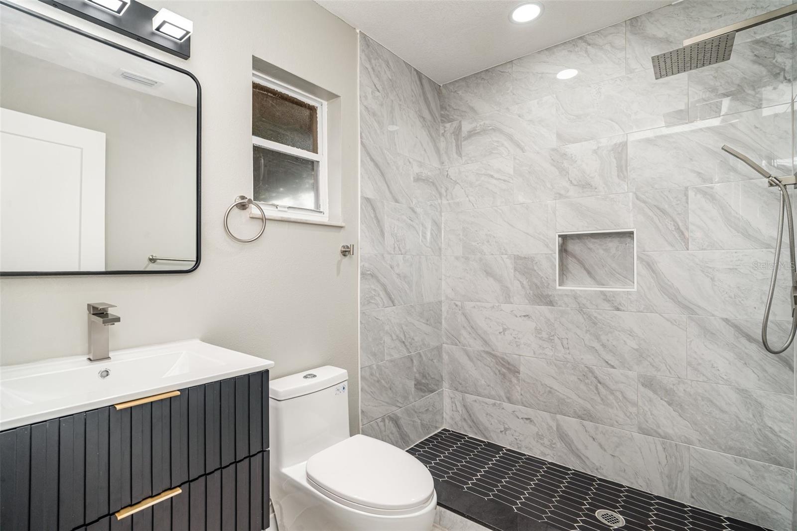 Image 21 of 33 For 4616 34th Avenue E
