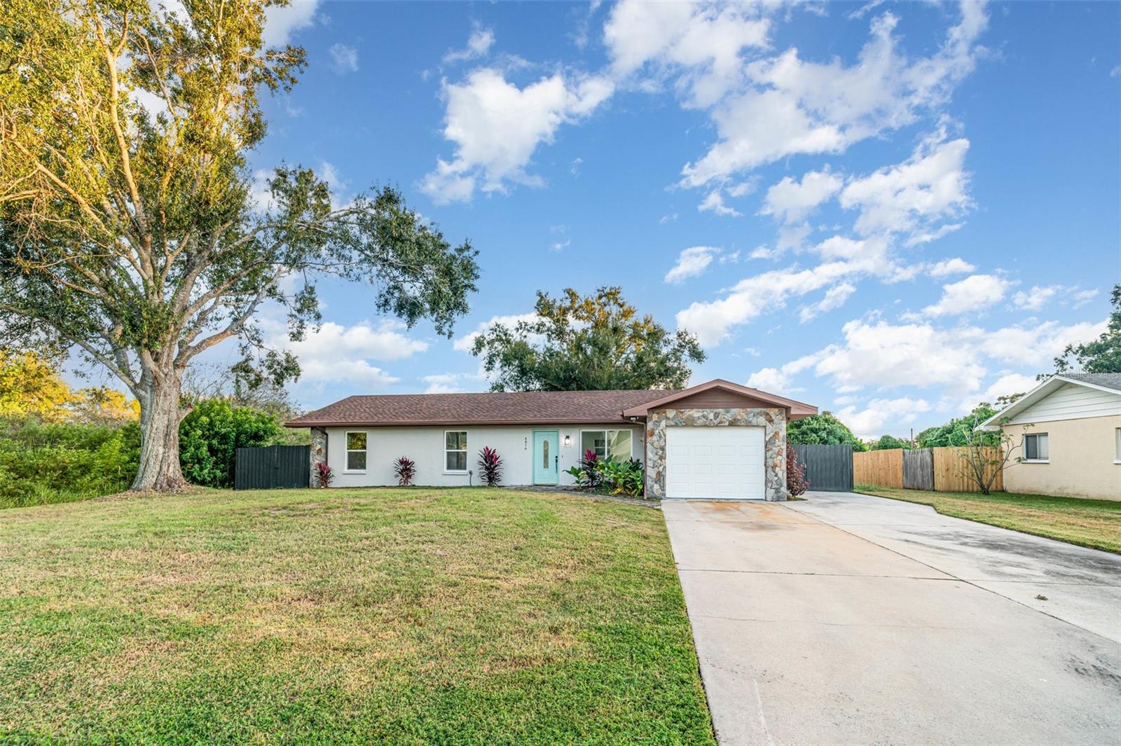 Image 5 of 33 For 4616 34th Avenue E