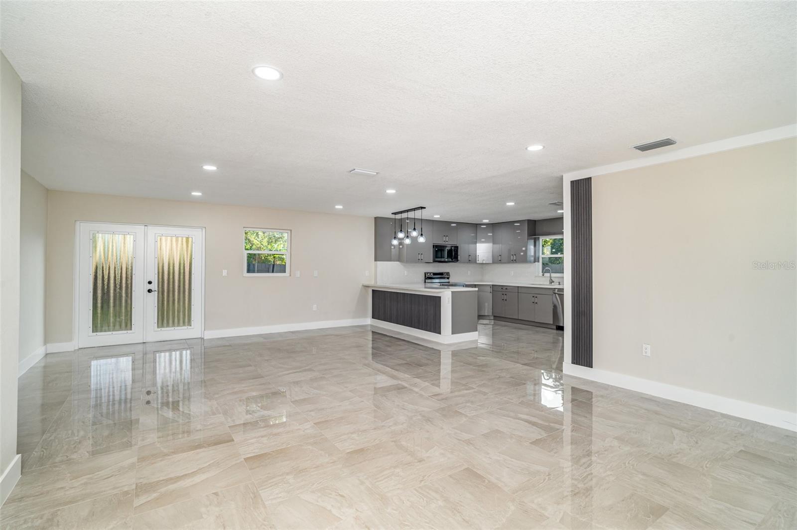 Image 6 of 33 For 4616 34th Avenue E