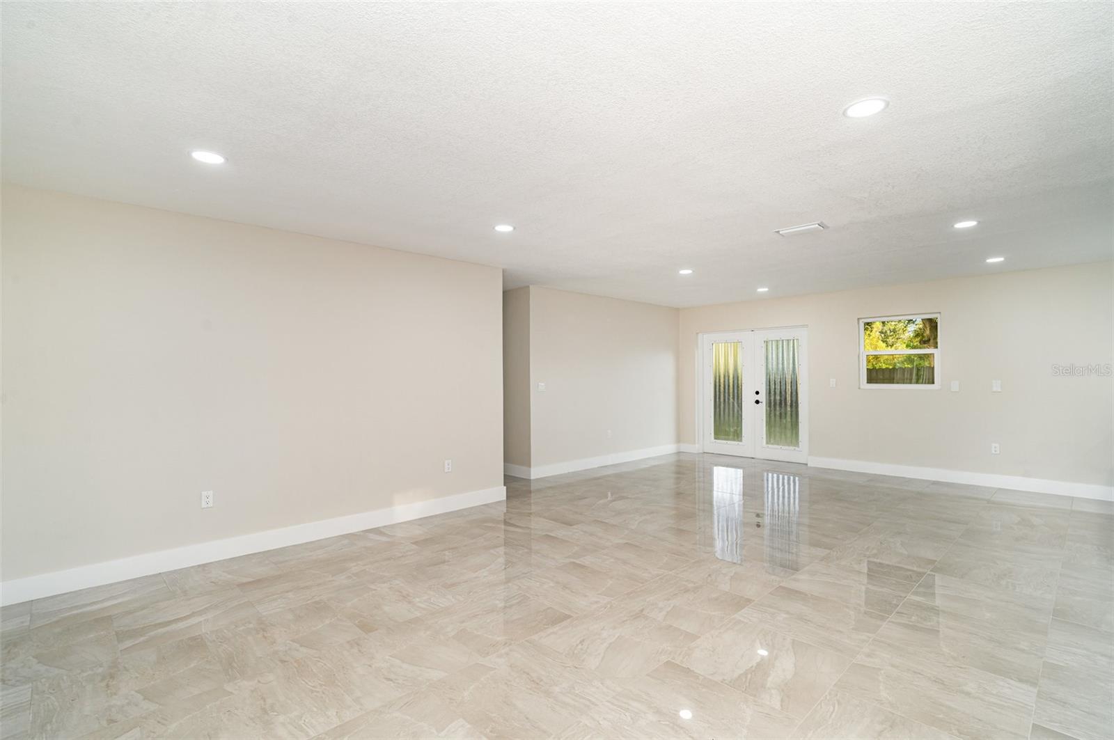 Image 7 of 33 For 4616 34th Avenue E
