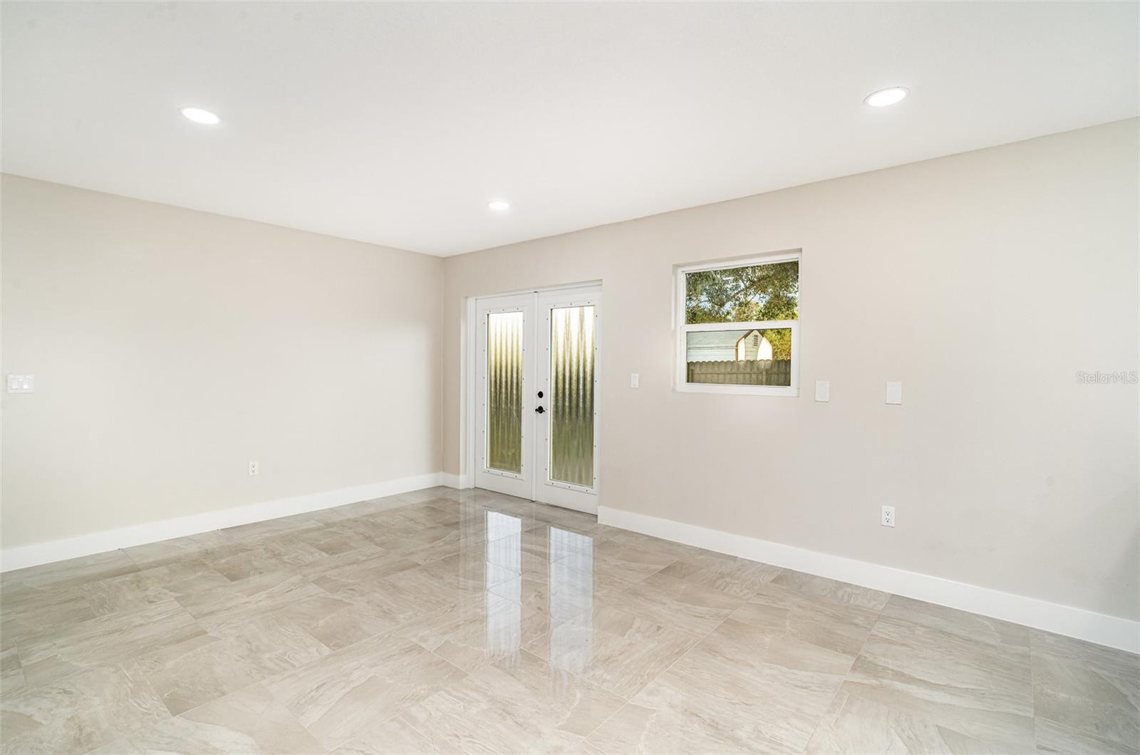Image 9 of 33 For 4616 34th Avenue E