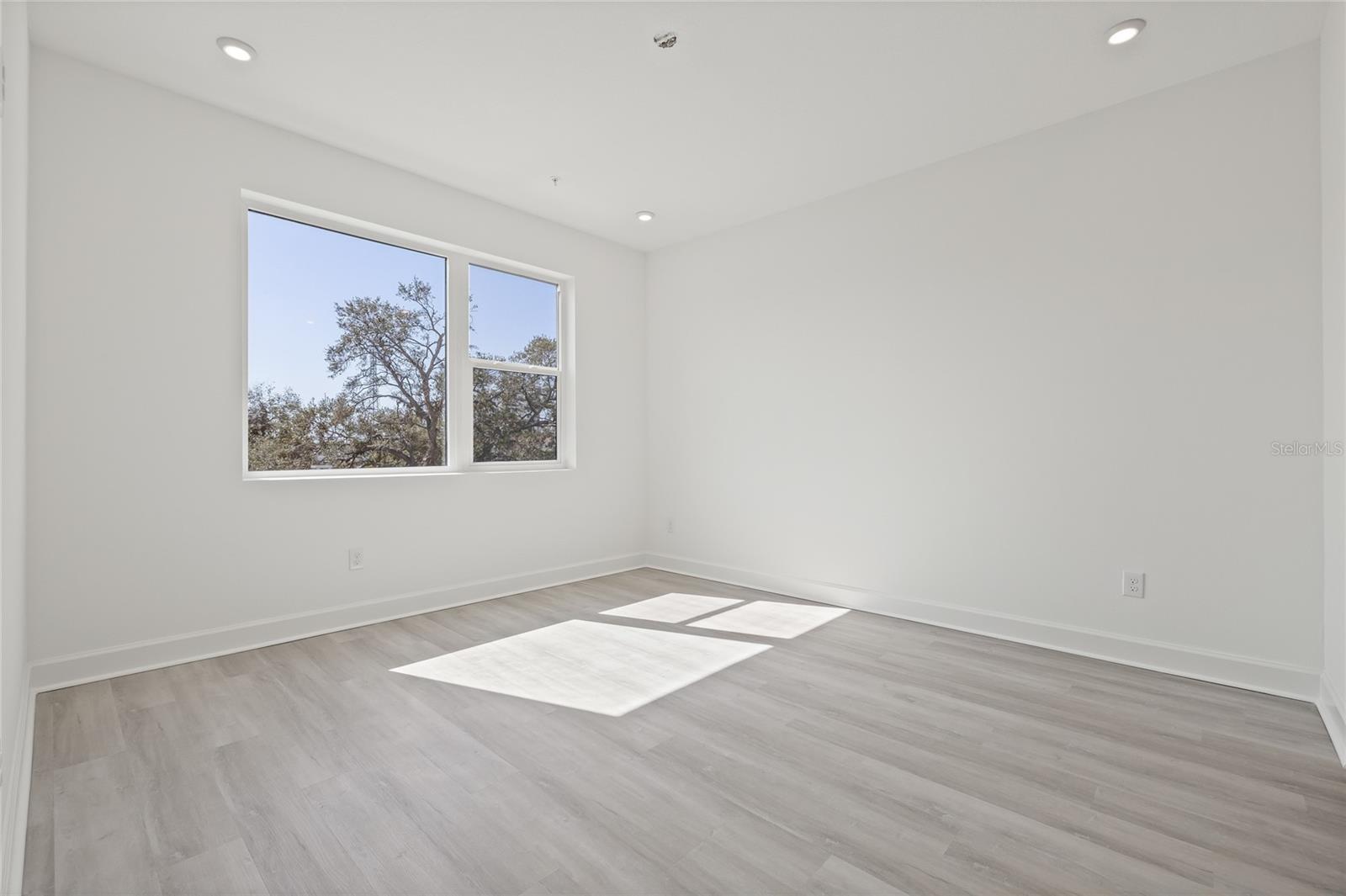 Image 24 of 37 For 305 15th Street N