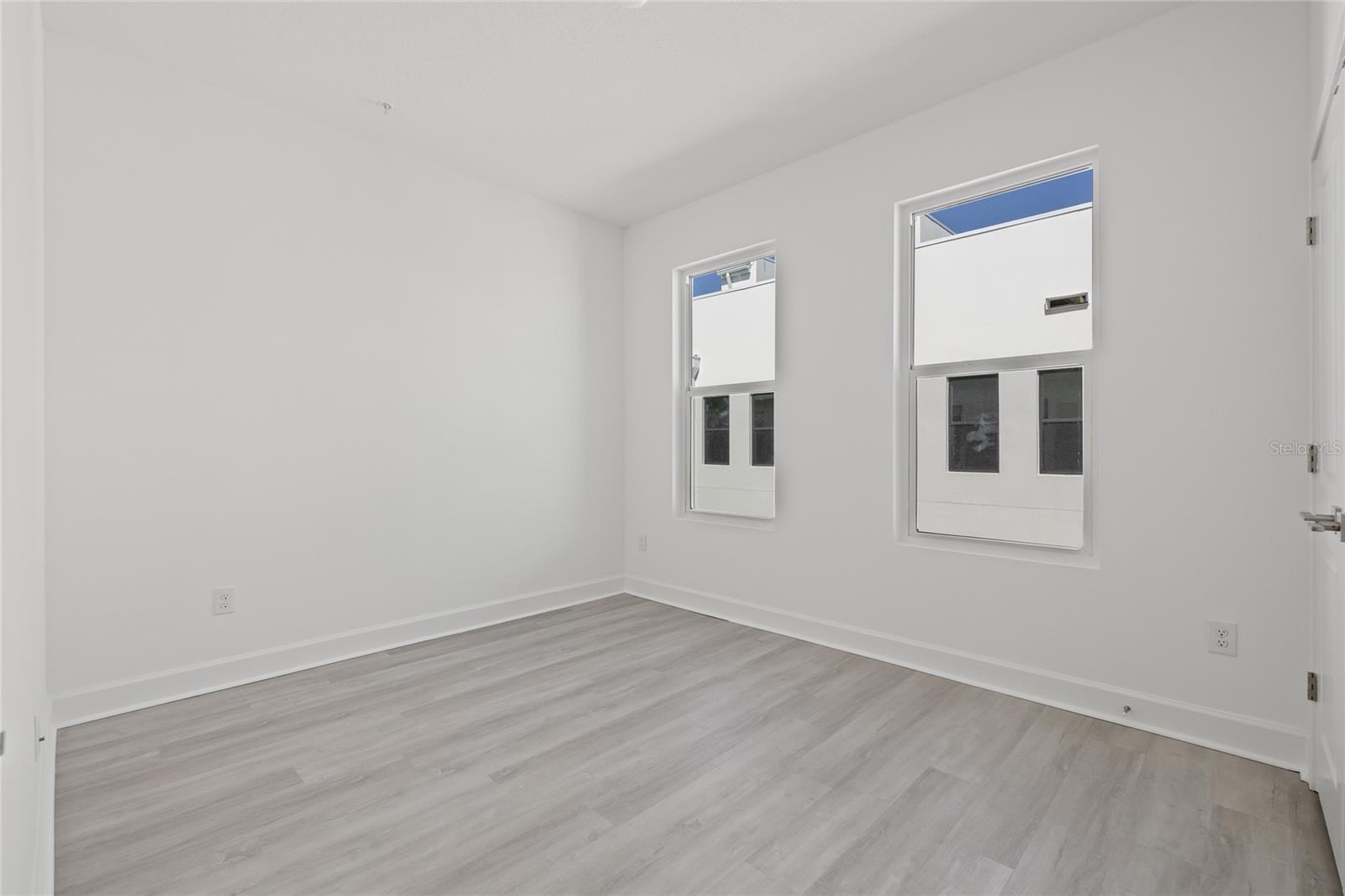 Image 29 of 37 For 305 15th Street N