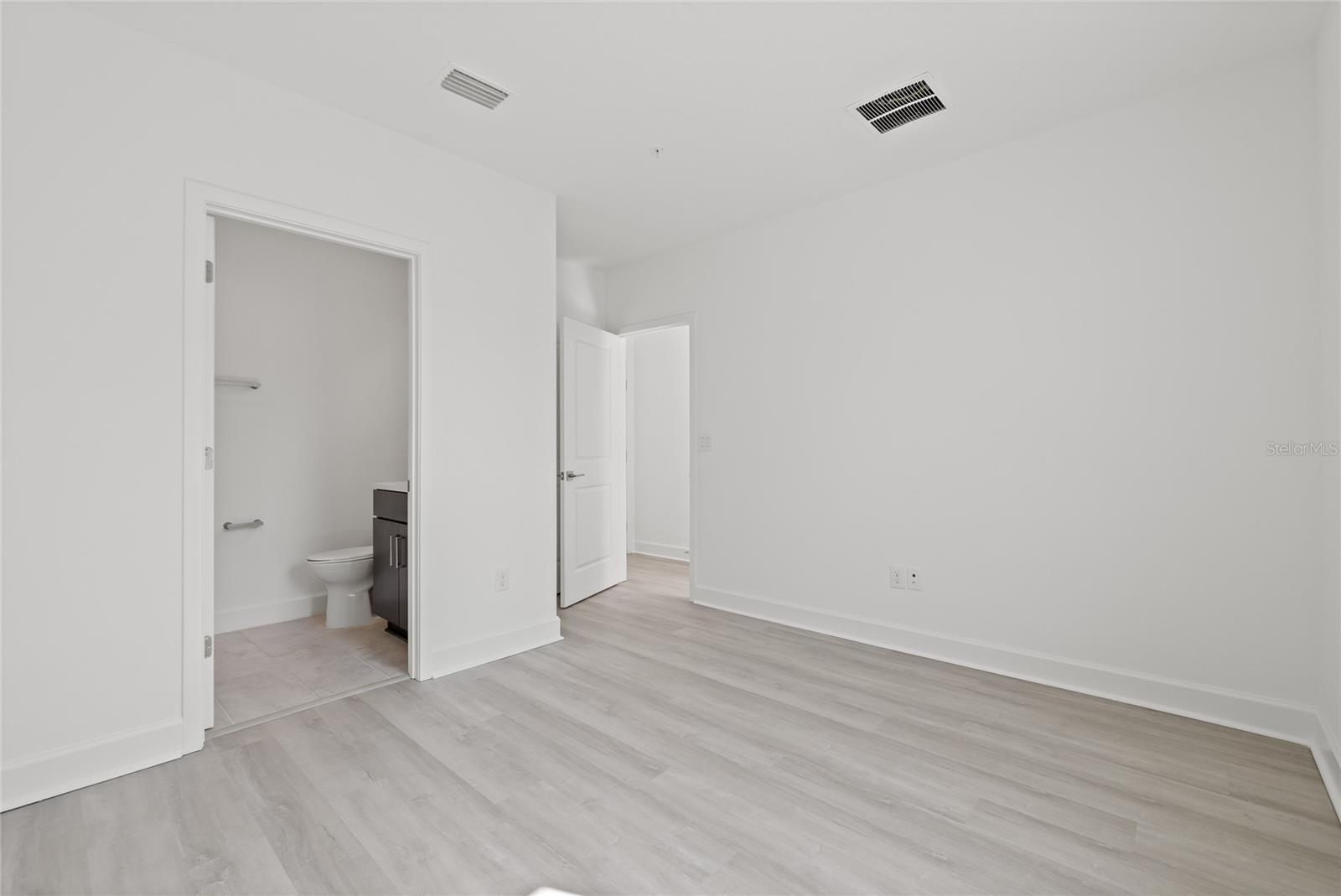 Image 9 of 37 For 305 15th Street N