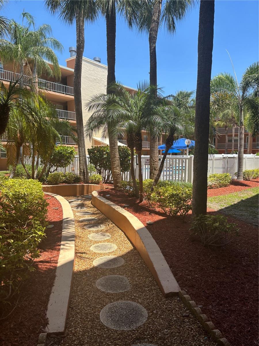 Image 14 of 18 For 12760 Indian Rocks Road 1102