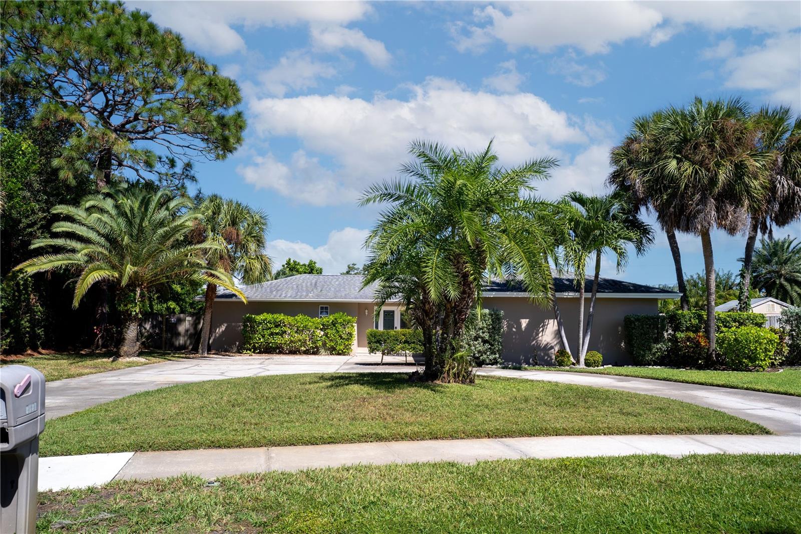 Image 2 of 50 For 8147 Larchwood Road