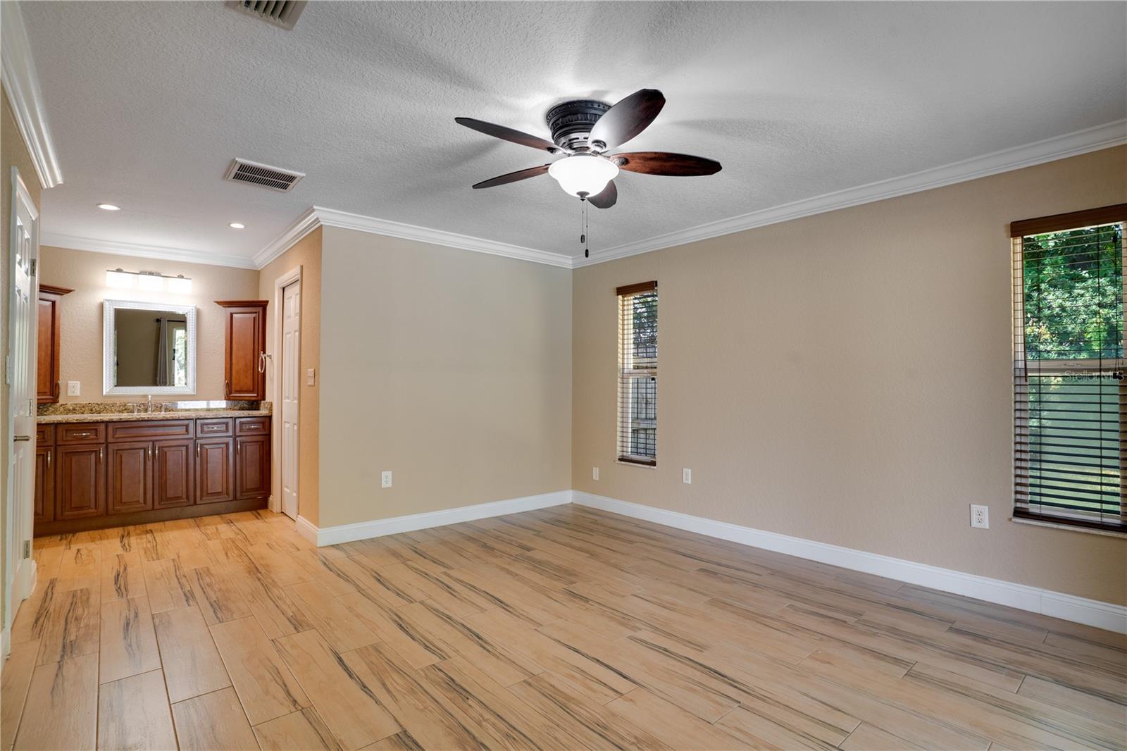 Image 21 of 50 For 8147 Larchwood Road