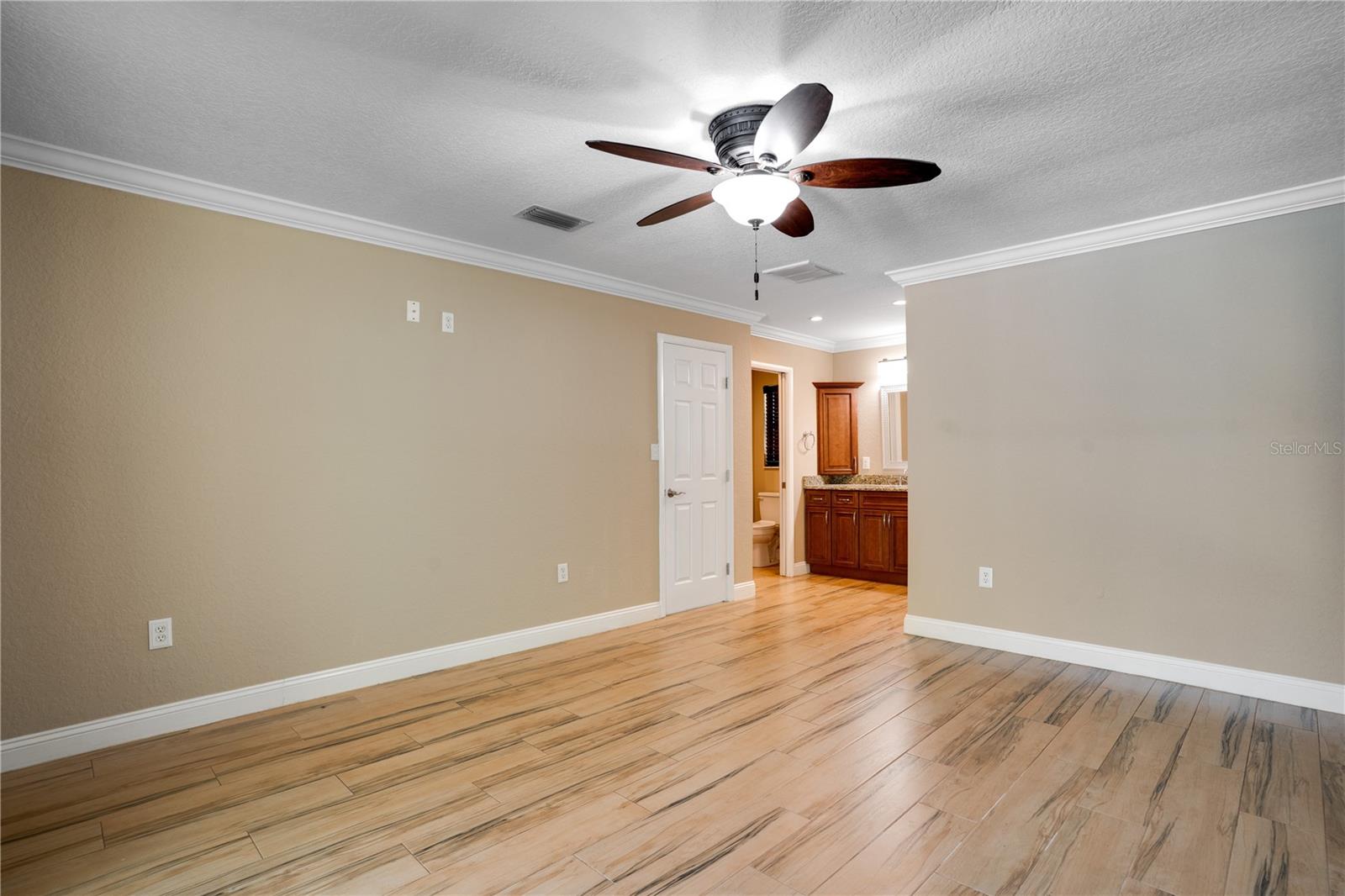 Image 22 of 50 For 8147 Larchwood Road