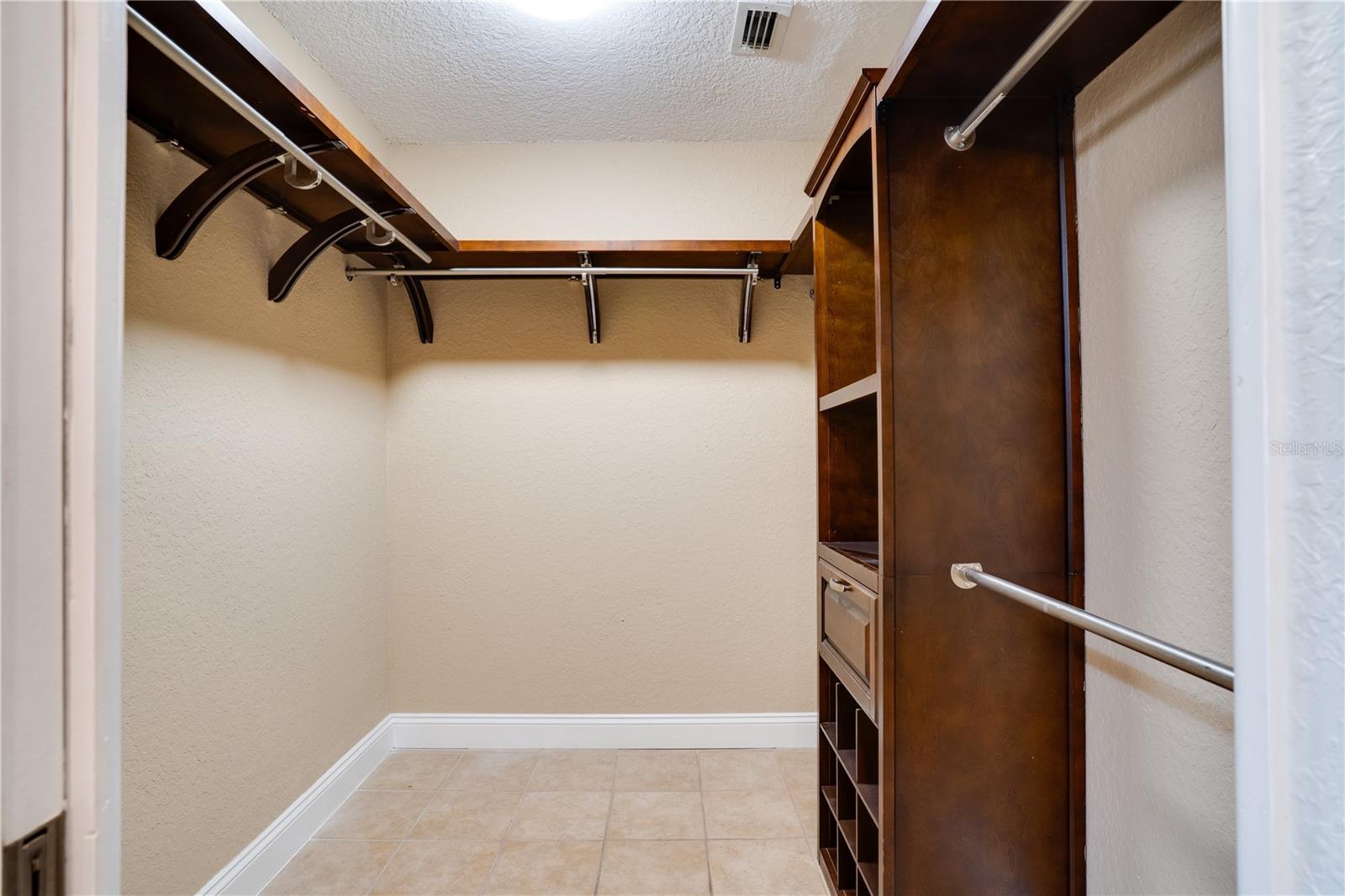 Image 25 of 50 For 8147 Larchwood Road