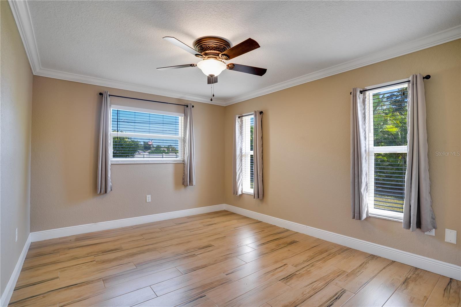 Image 26 of 50 For 8147 Larchwood Road