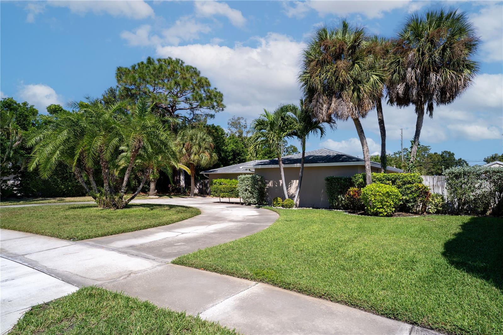 Image 3 of 50 For 8147 Larchwood Road