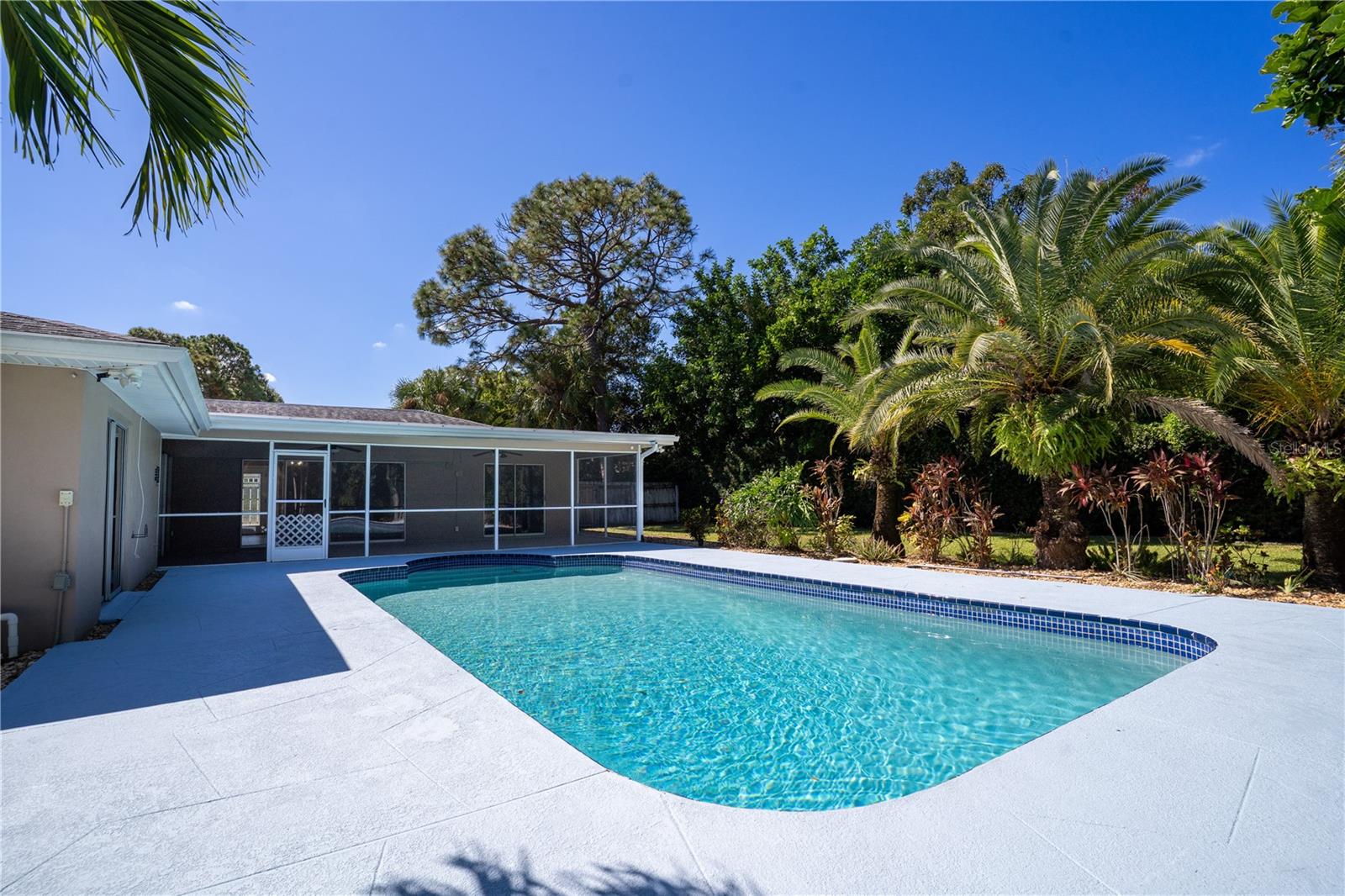 Image 40 of 50 For 8147 Larchwood Road