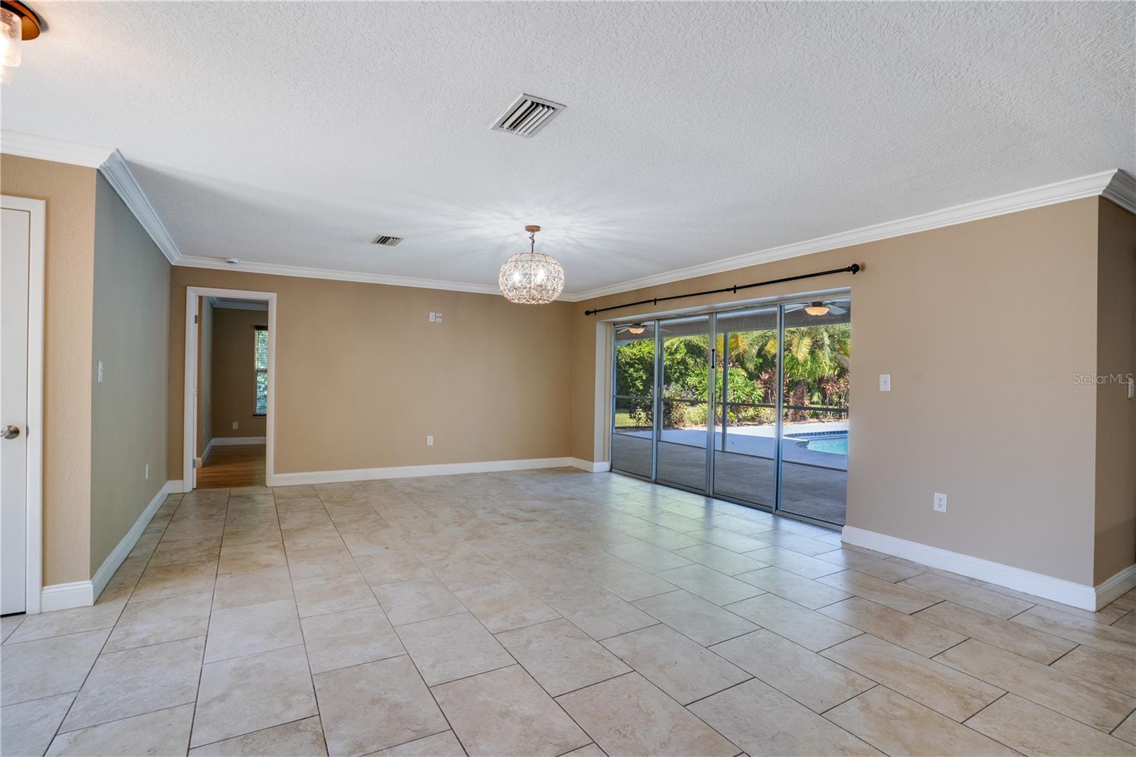 Image 7 of 50 For 8147 Larchwood Road