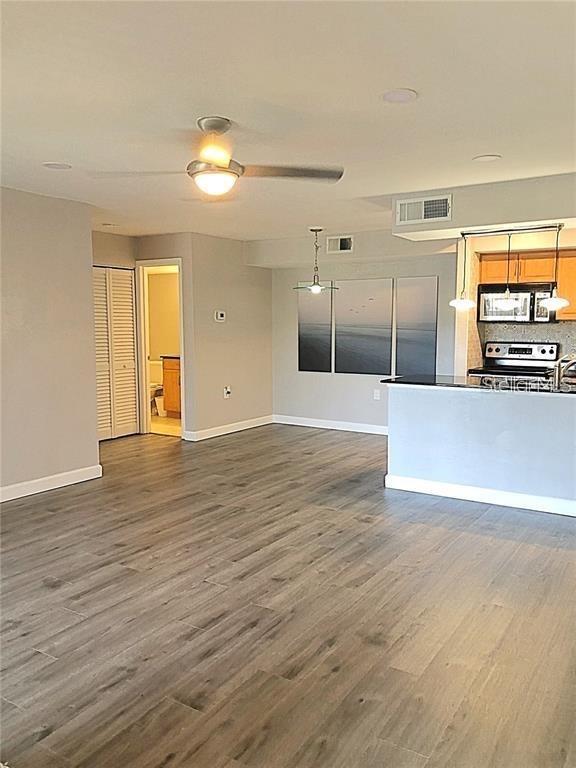 Image 5 of 47 For 500 Belcher Road S 211