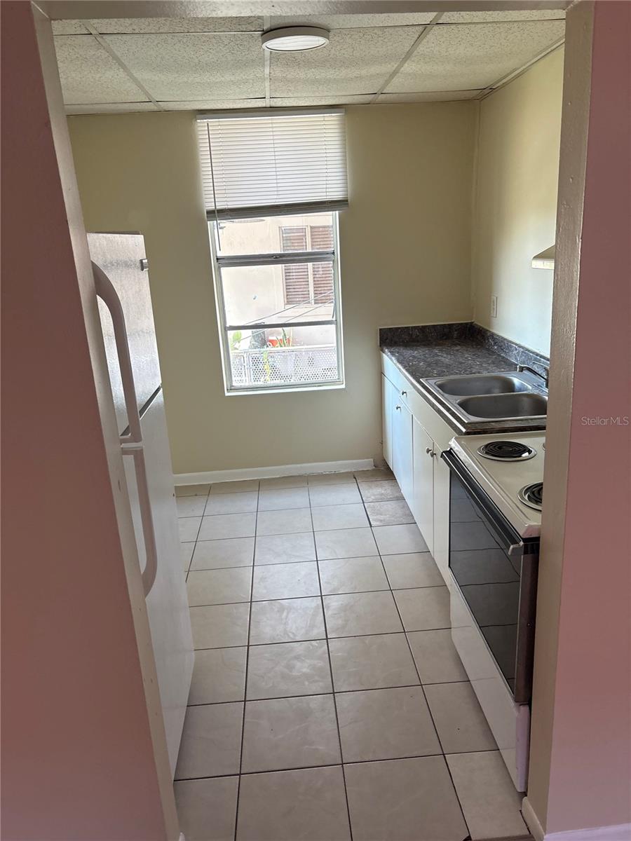 Listing photo id 3 for 111 Newport Avenue 15