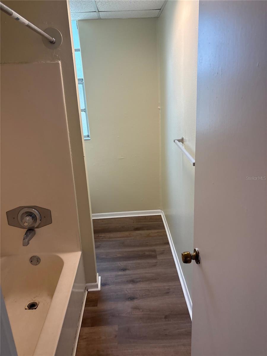 Listing photo id 5 for 111 Newport Avenue 15