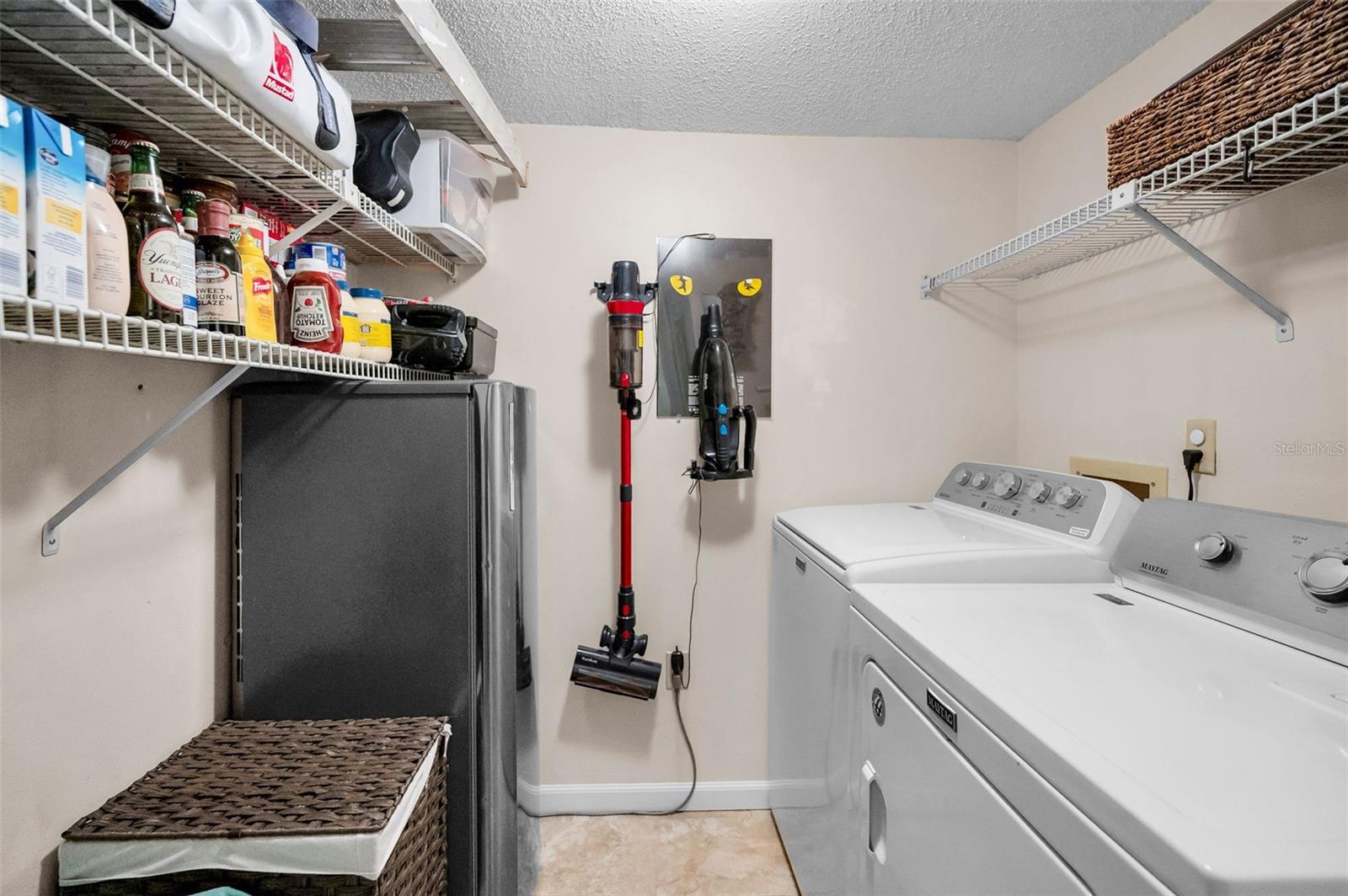 Image 29 of 76 For 1488 Pine Glen Lane B2