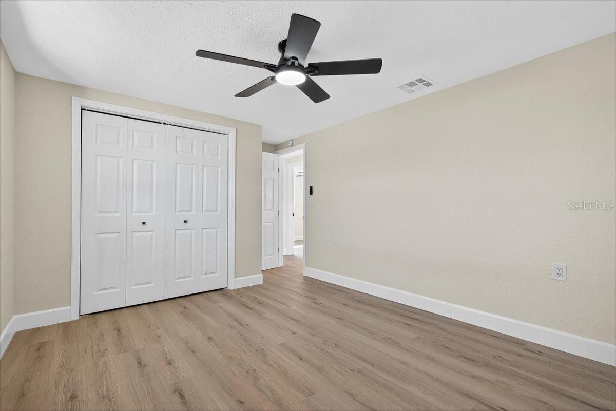 Image 21 of 29 For 420 Palm Creek Drive