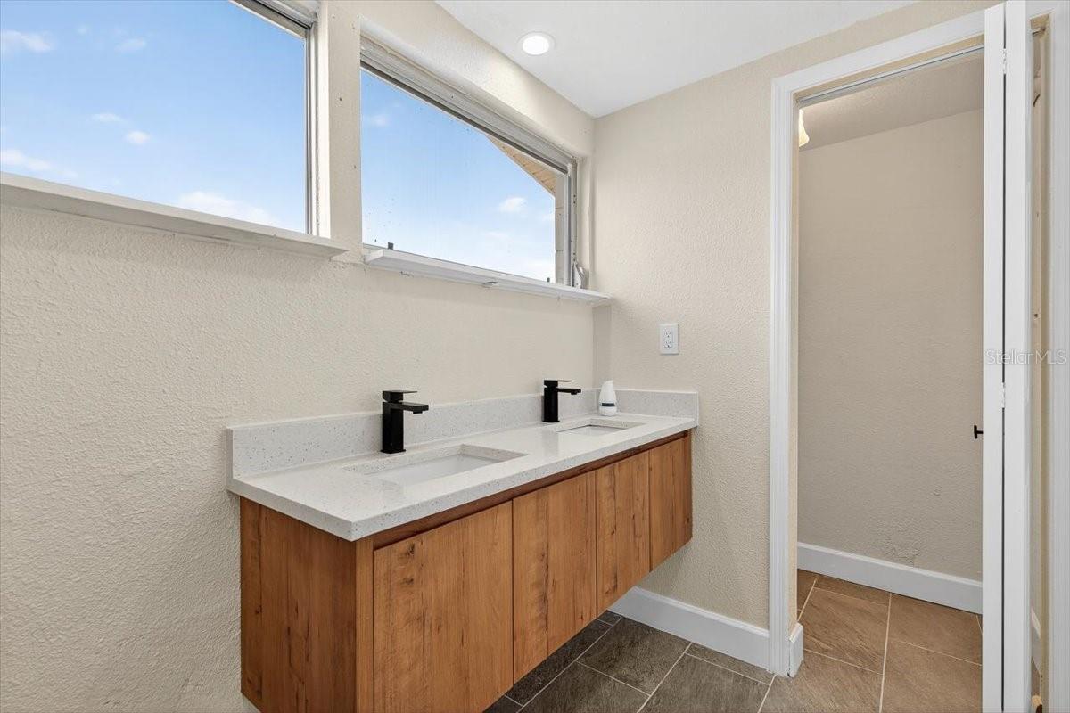 Image 24 of 29 For 420 Palm Creek Drive