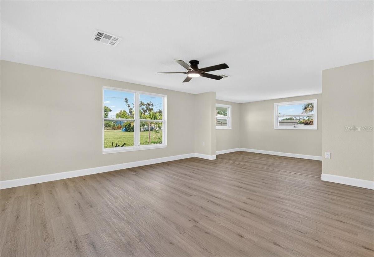 Image 4 of 29 For 420 Palm Creek Drive