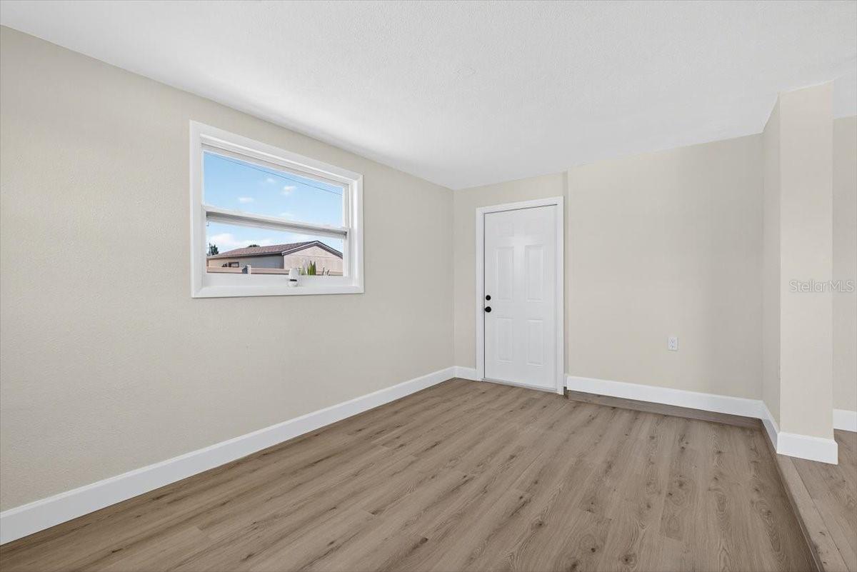 Image 7 of 29 For 420 Palm Creek Drive